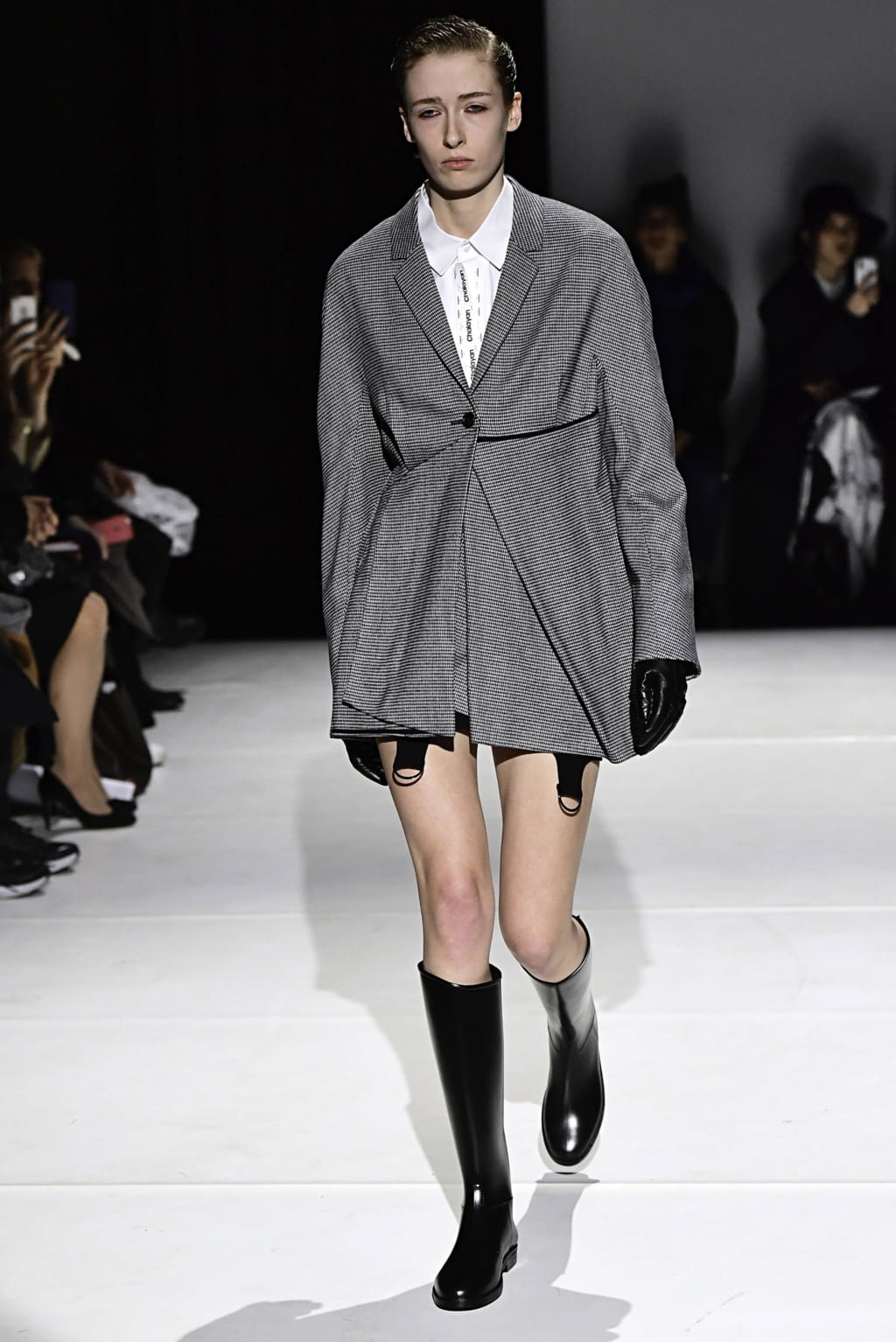 Fashion Week London Fall/Winter 2019 look 25 from the Chalayan collection 女装