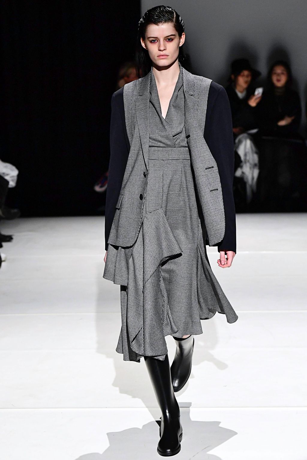 Fashion Week London Fall/Winter 2019 look 26 from the Chalayan collection 女装