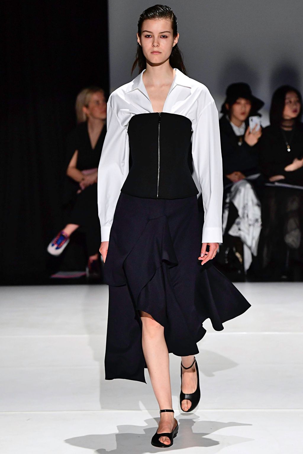 Fashion Week London Fall/Winter 2019 look 31 from the Chalayan collection womenswear