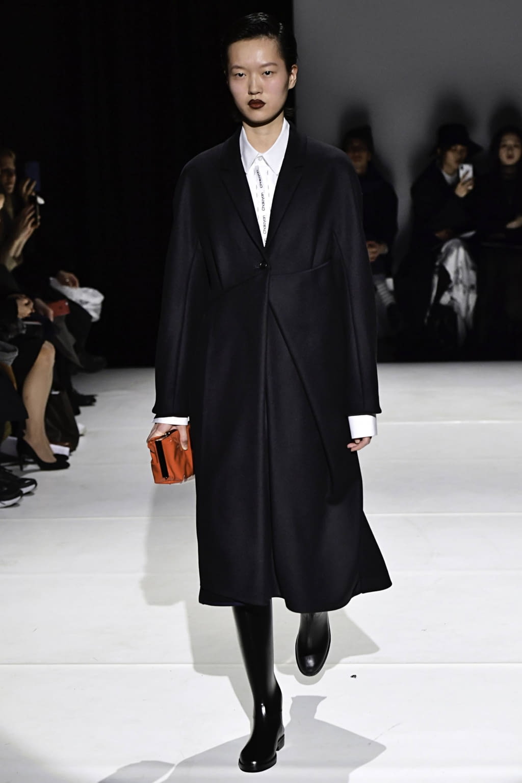Fashion Week London Fall/Winter 2019 look 32 from the Chalayan collection 女装