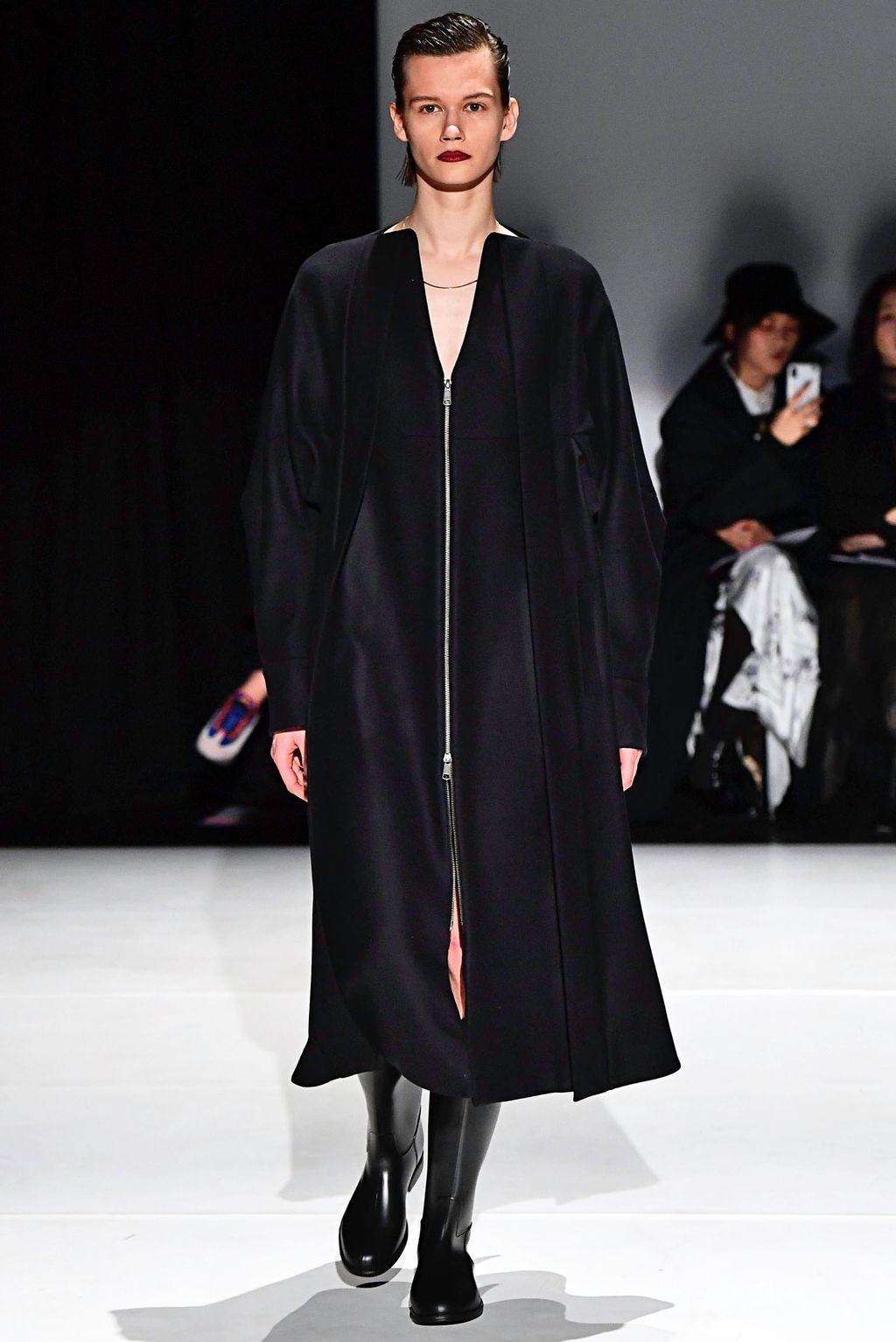 Fashion Week London Fall/Winter 2019 look 33 from the Chalayan collection womenswear