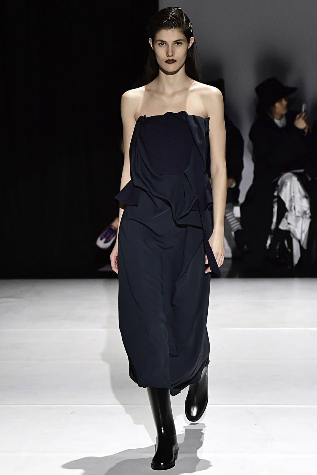 Fashion Week London Fall/Winter 2019 look 36 from the Chalayan collection womenswear