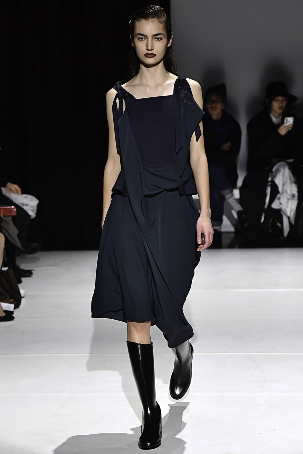 Fashion Week London Fall/Winter 2019 look 37 from the Chalayan collection womenswear