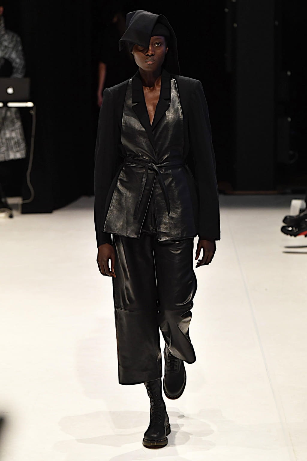 Fashion Week London Fall/Winter 2020 look 3 de la collection Chalayan womenswear