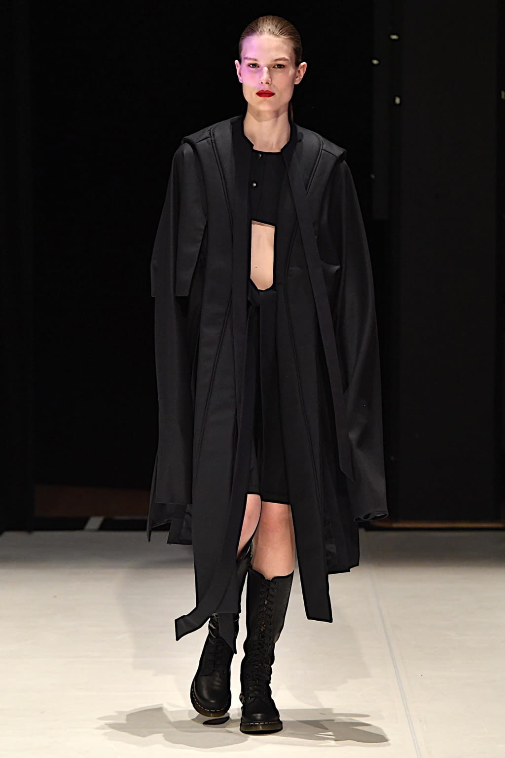 Fashion Week London Fall/Winter 2020 look 19 from the Chalayan collection womenswear