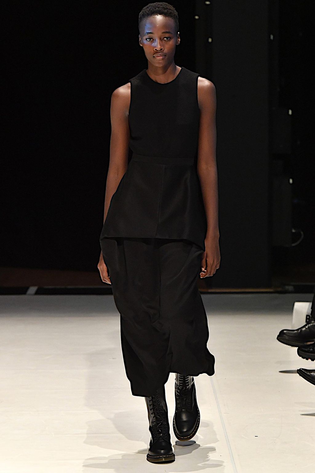 Fashion Week London Fall/Winter 2020 look 30 from the Chalayan collection womenswear