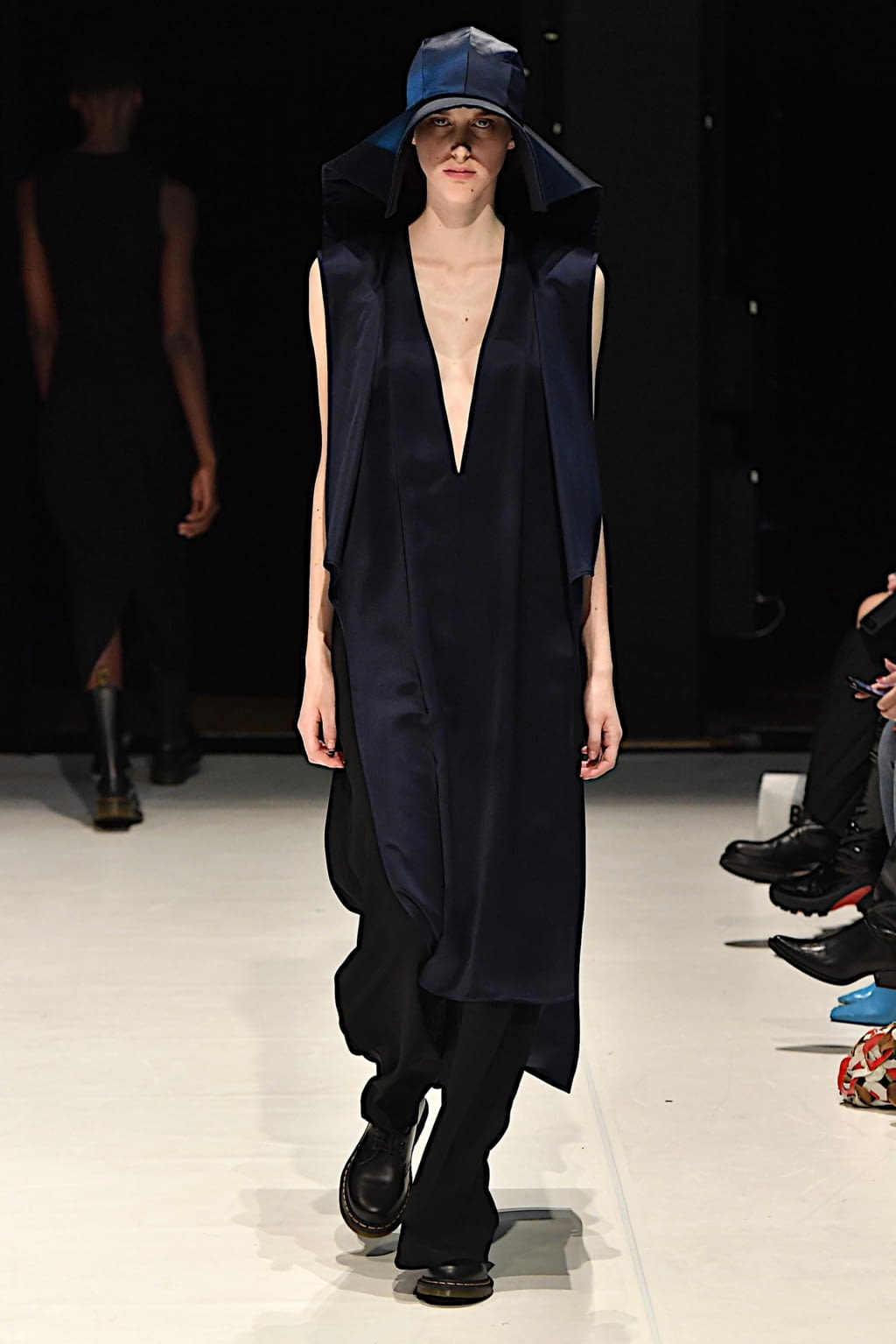 Fashion Week London Fall/Winter 2020 look 31 from the Chalayan collection womenswear