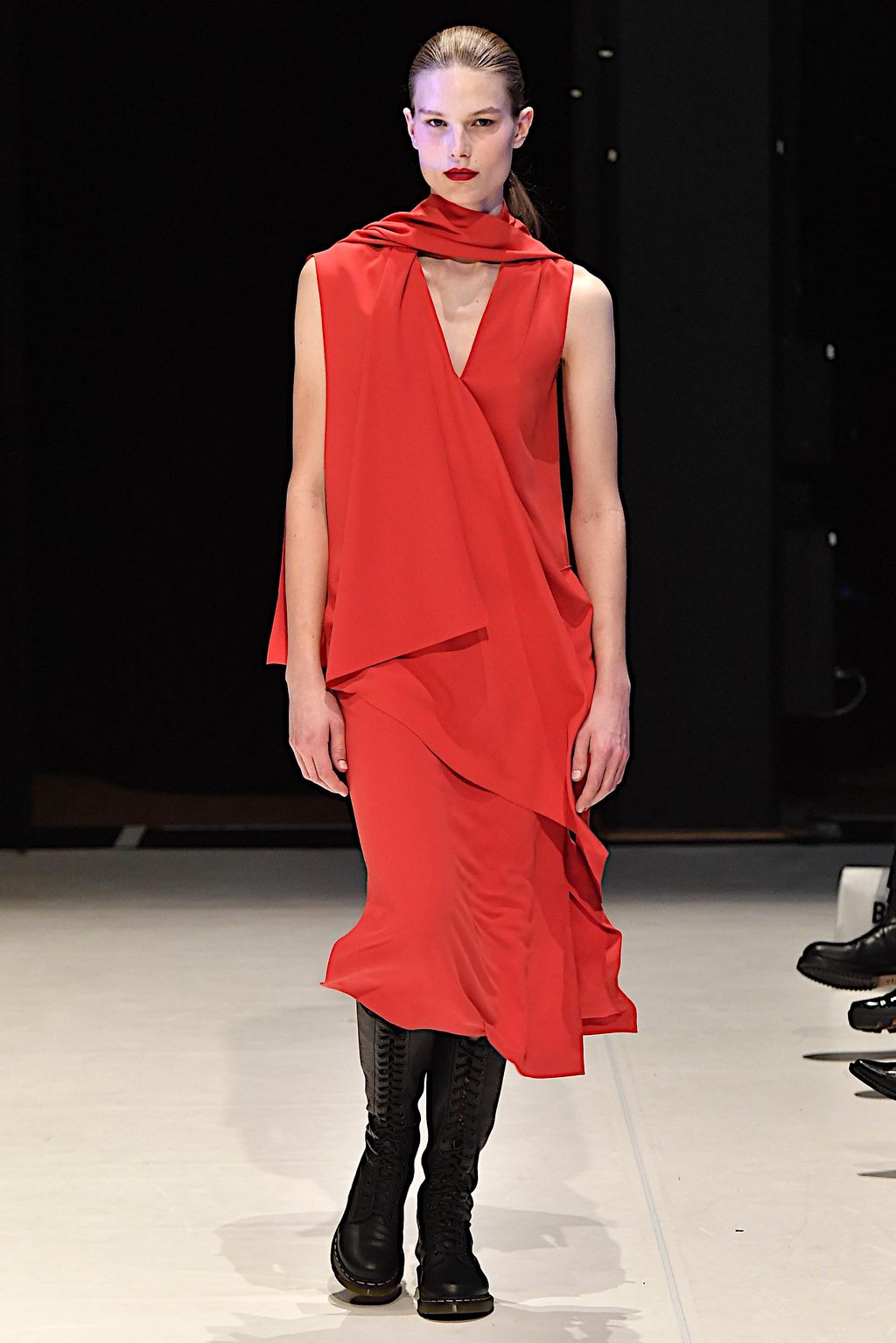 Fashion Week London Fall/Winter 2020 look 36 from the Chalayan collection womenswear