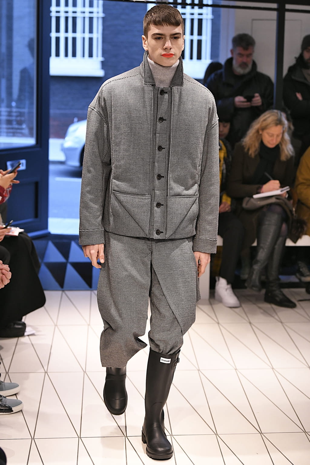 Fashion Week London Fall/Winter 2019 look 4 from the Chalayan collection 男装