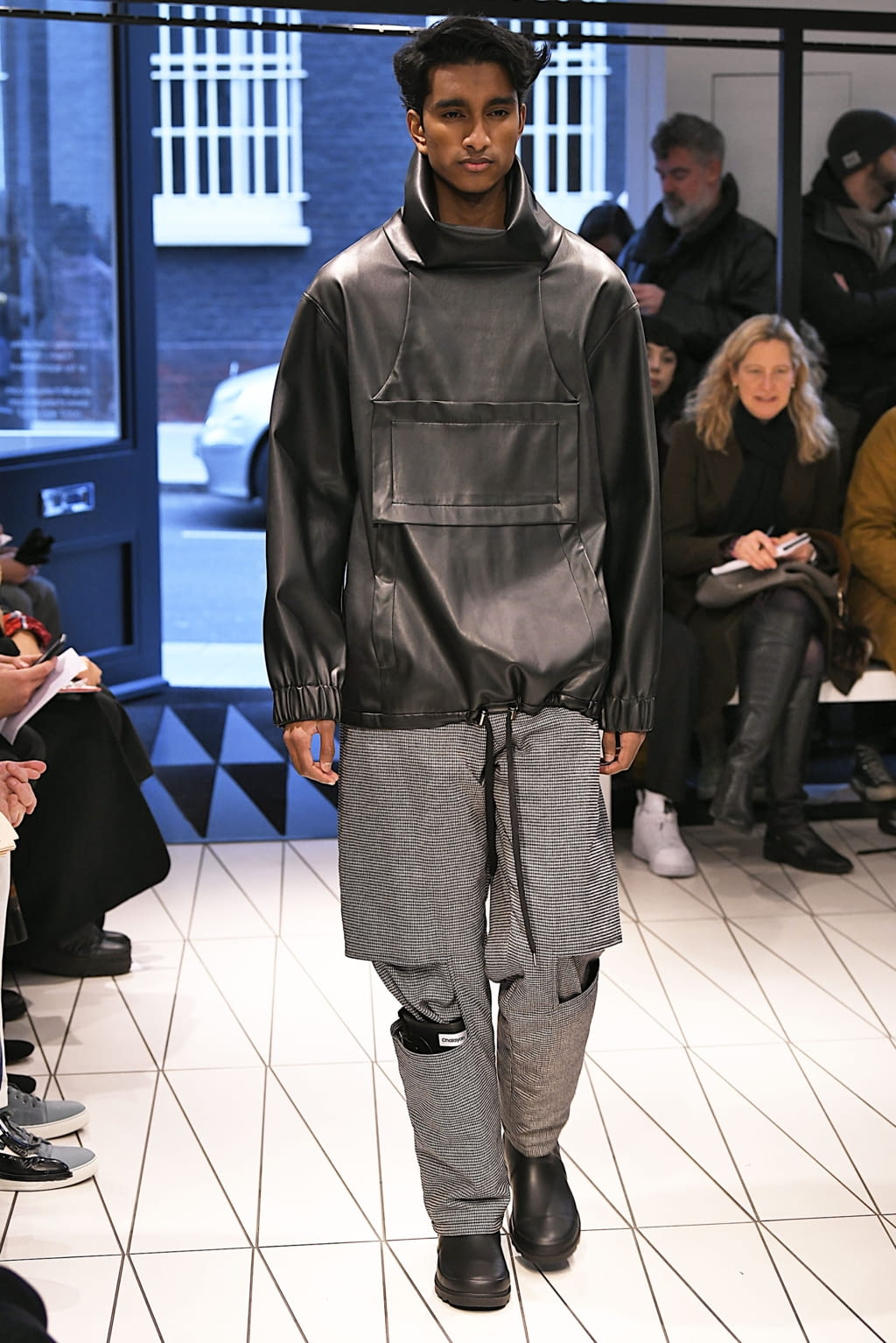 Fashion Week London Fall/Winter 2019 look 1 from the Chalayan collection menswear