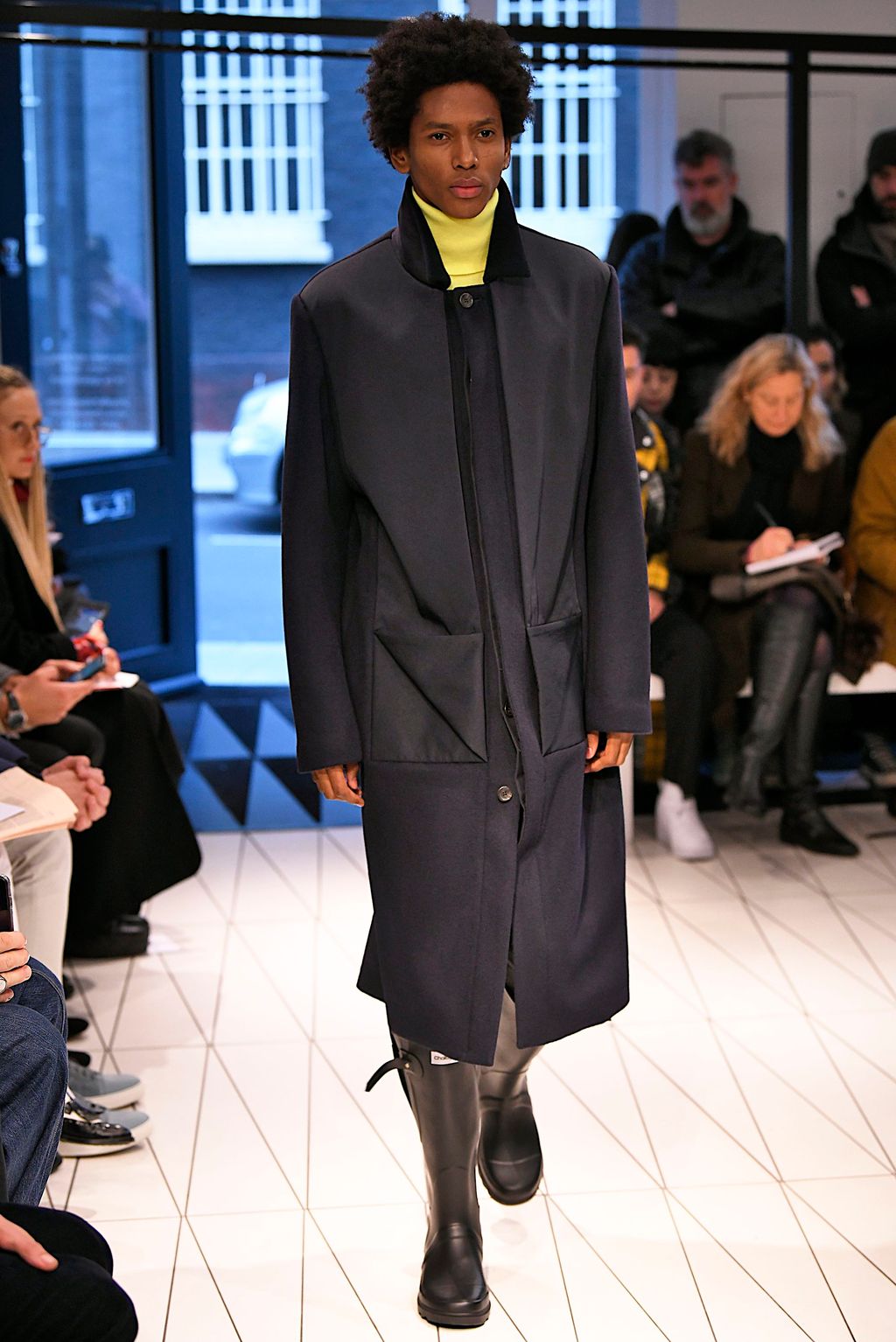 Fashion Week London Fall/Winter 2019 look 7 from the Chalayan collection menswear