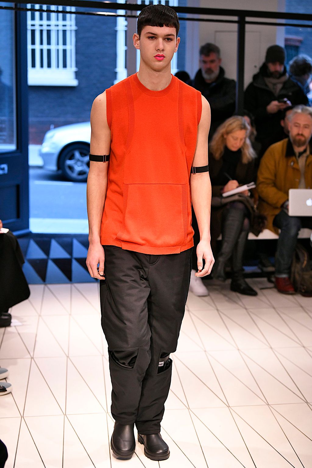Fashion Week London Fall/Winter 2019 look 8 from the Chalayan collection menswear