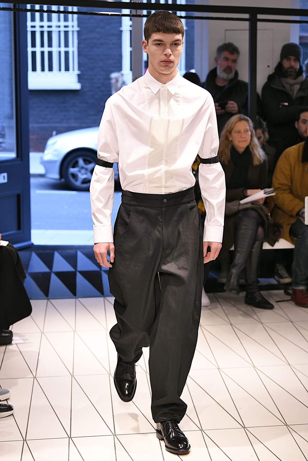 Fashion Week London Fall/Winter 2019 look 16 from the Chalayan collection menswear