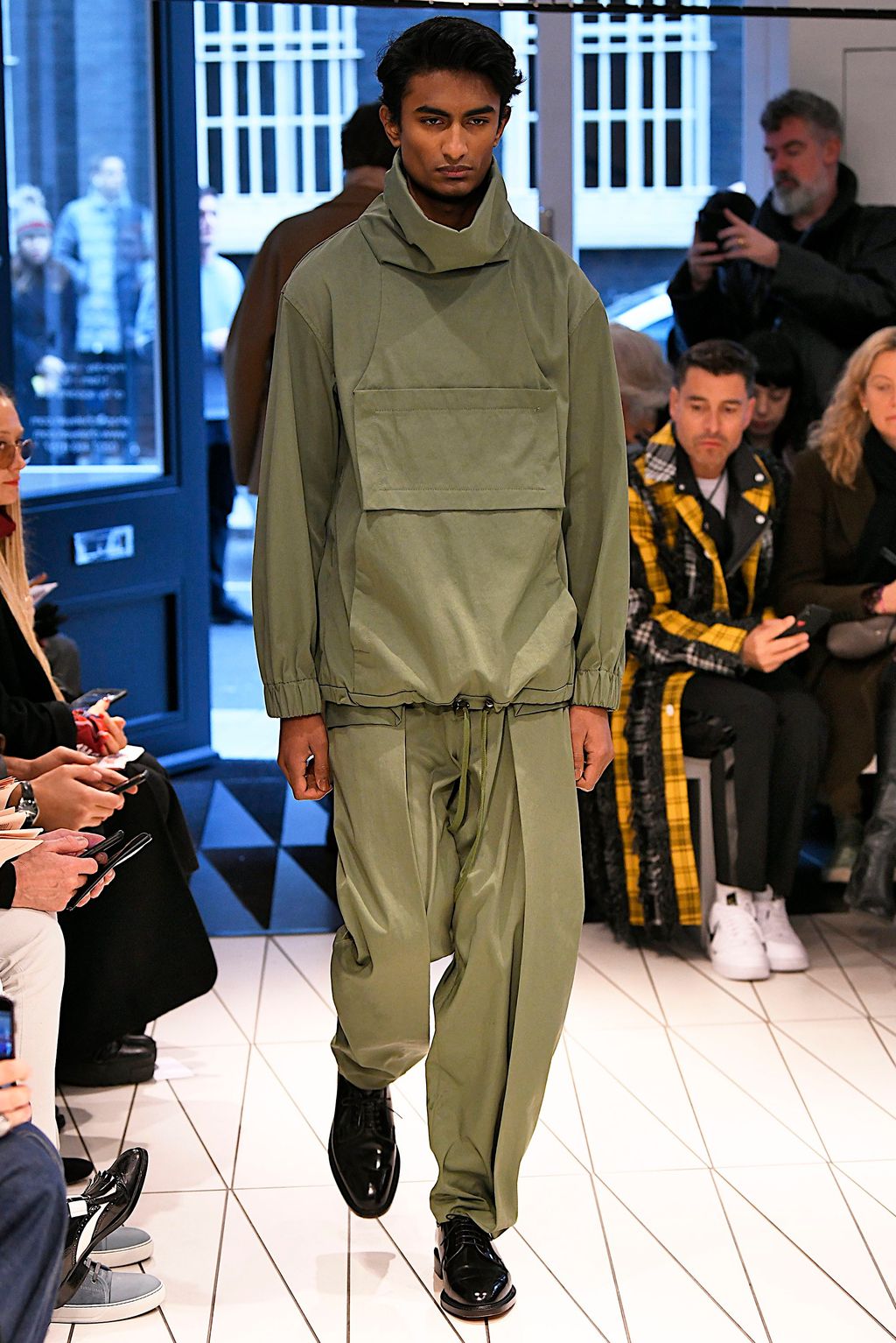 Fashion Week London Fall/Winter 2019 look 20 from the Chalayan collection 男装