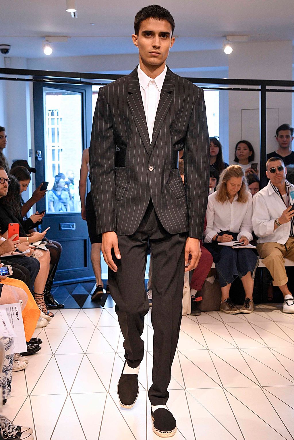Fashion Week London Spring/Summer 2019 look 8 from the Chalayan collection menswear