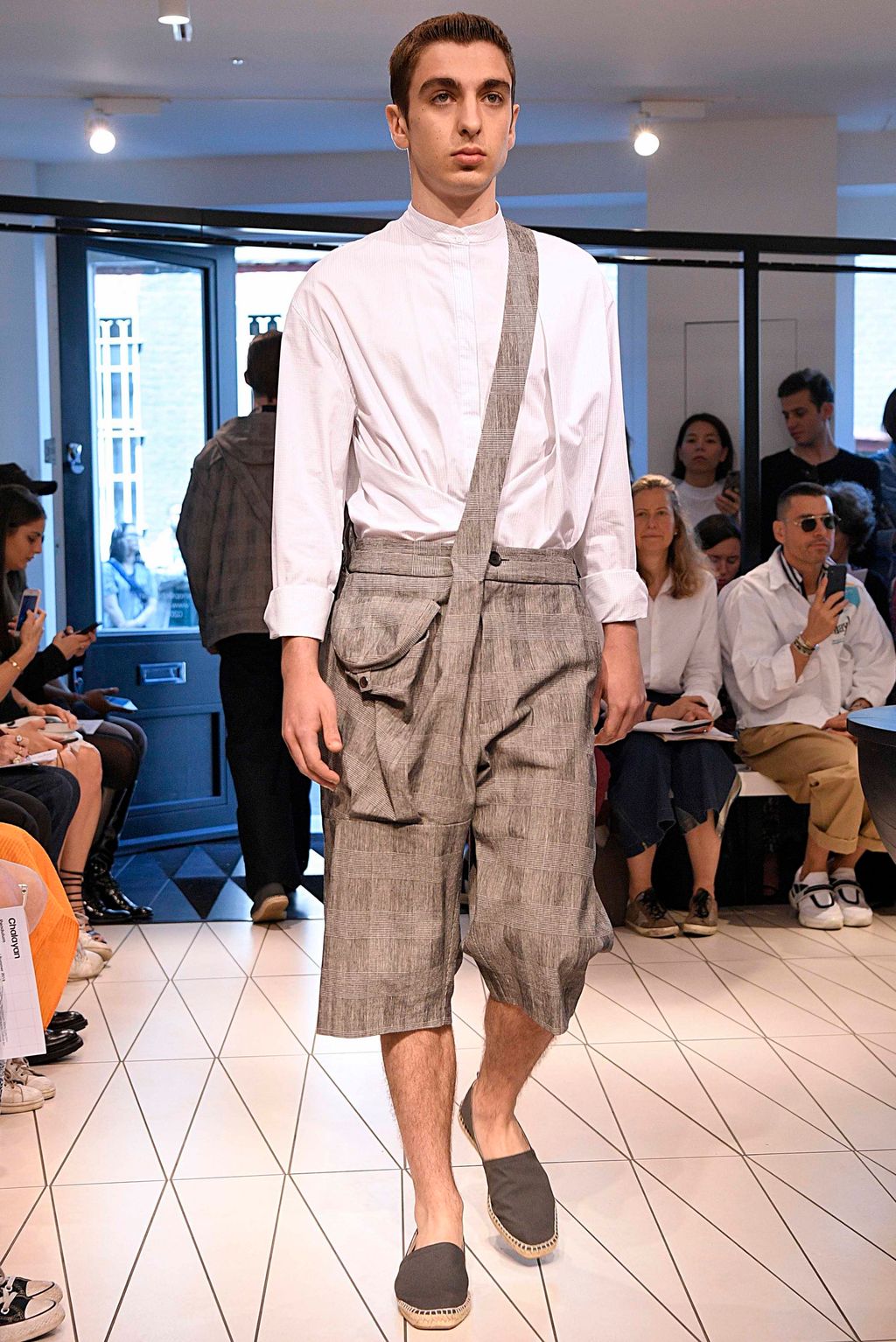 Fashion Week London Spring/Summer 2019 look 14 from the Chalayan collection menswear