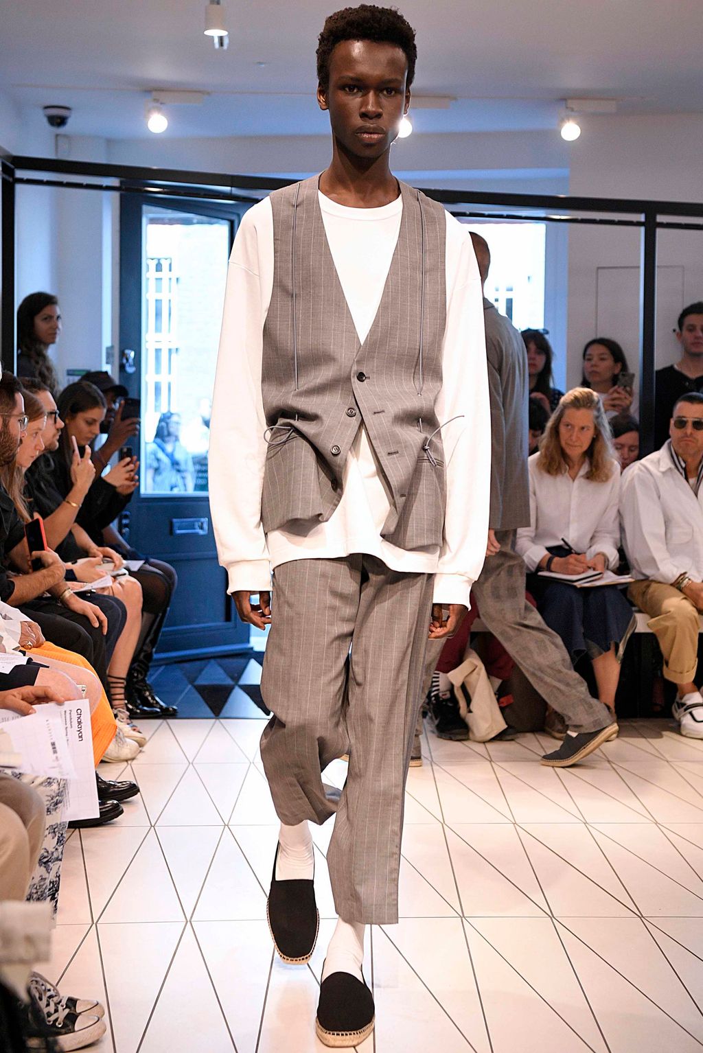 Fashion Week London Spring/Summer 2019 look 16 from the Chalayan collection menswear