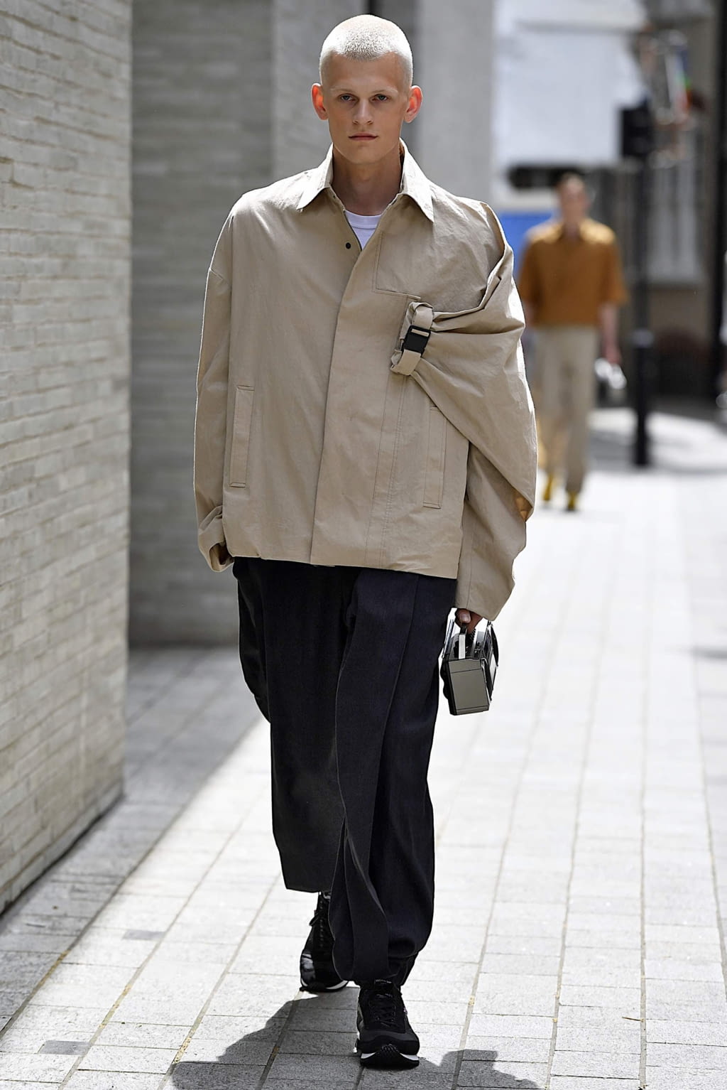 Fashion Week London Spring/Summer 2020 look 7 from the Chalayan collection 男装