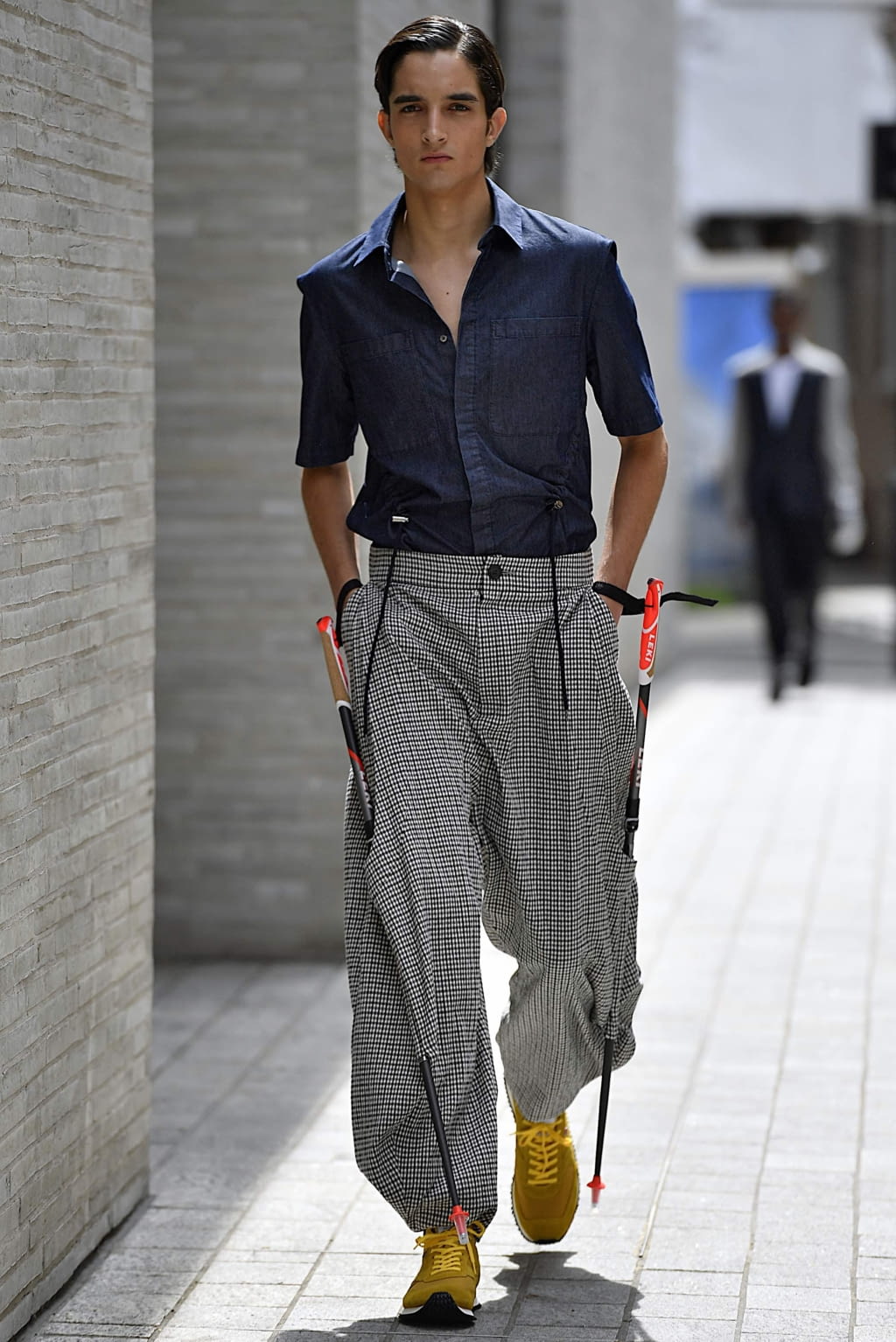 Fashion Week London Spring/Summer 2020 look 12 from the Chalayan collection 男装