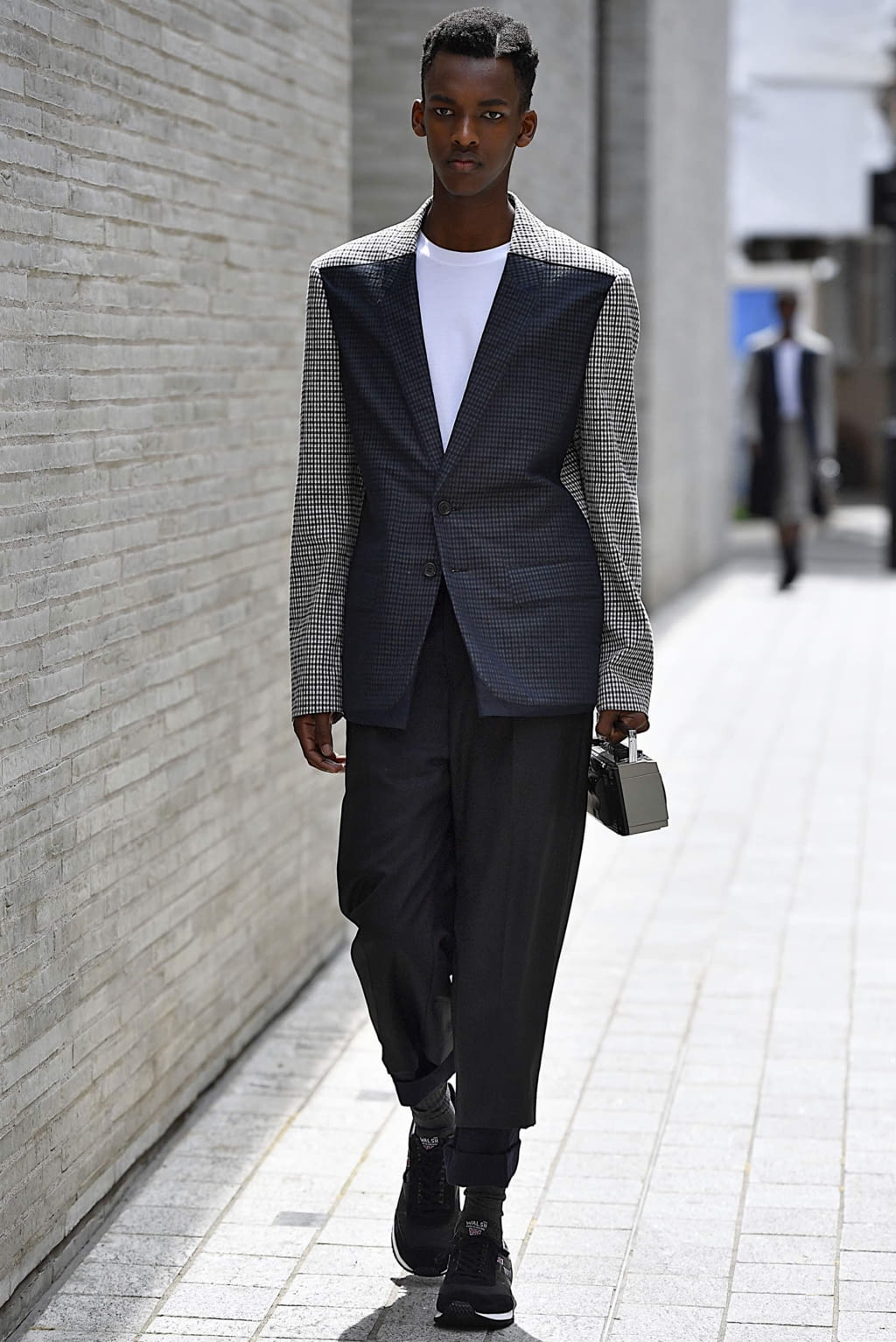 Fashion Week London Spring/Summer 2020 look 11 from the Chalayan collection 男装