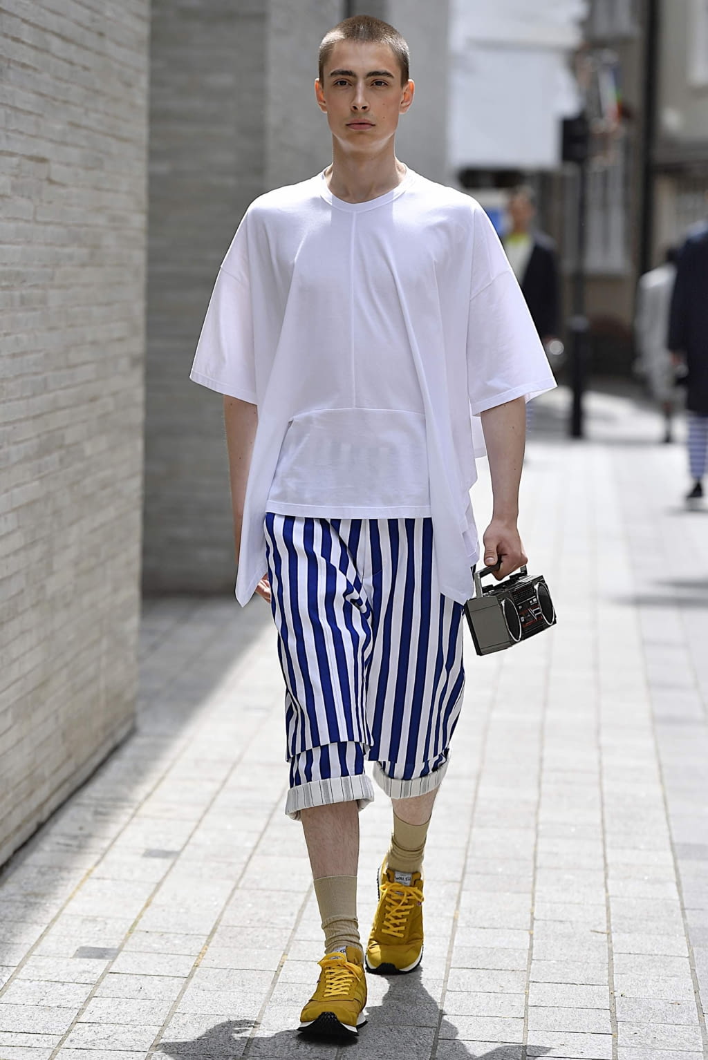Fashion Week London Spring/Summer 2020 look 14 from the Chalayan collection 男装