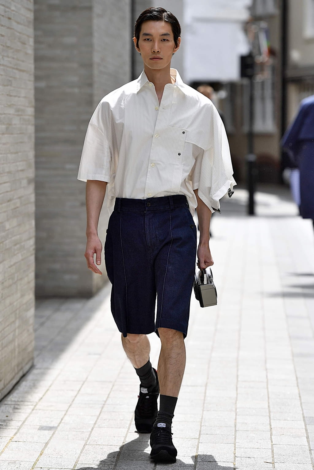Fashion Week London Spring/Summer 2020 look 17 from the Chalayan collection menswear