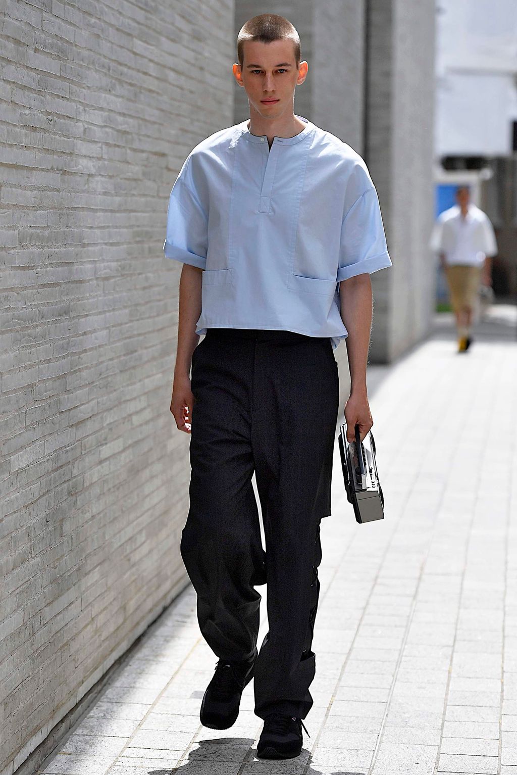 Fashion Week London Spring/Summer 2020 look 21 from the Chalayan collection 男装