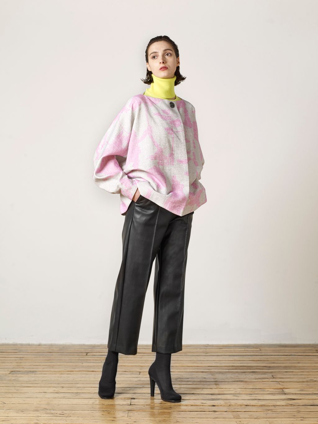 Fashion Week London Pre-Fall 2019 look 14 from the Chalayan collection 女装