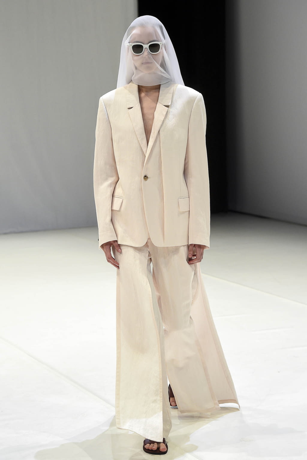Fashion Week London Spring/Summer 2018 look 13 from the Chalayan collection womenswear