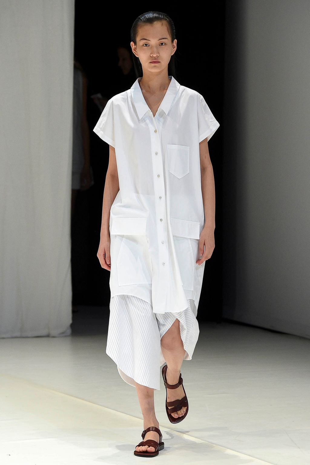Fashion Week London Spring/Summer 2018 look 29 from the Chalayan collection 女装