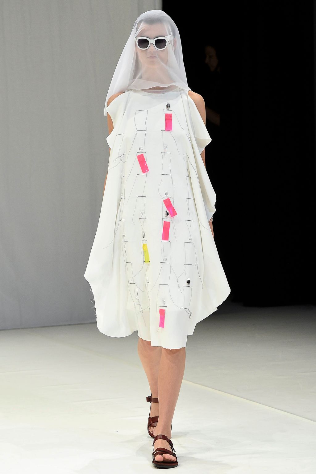 Fashion Week London Spring/Summer 2018 look 37 from the Chalayan collection womenswear