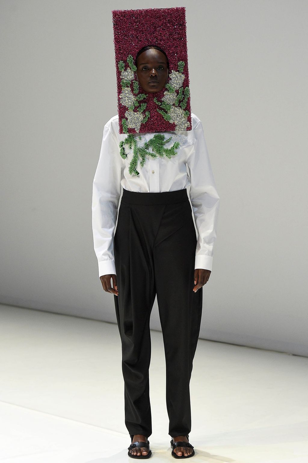 Fashion Week London Spring/Summer 2018 look 45 from the Chalayan collection womenswear