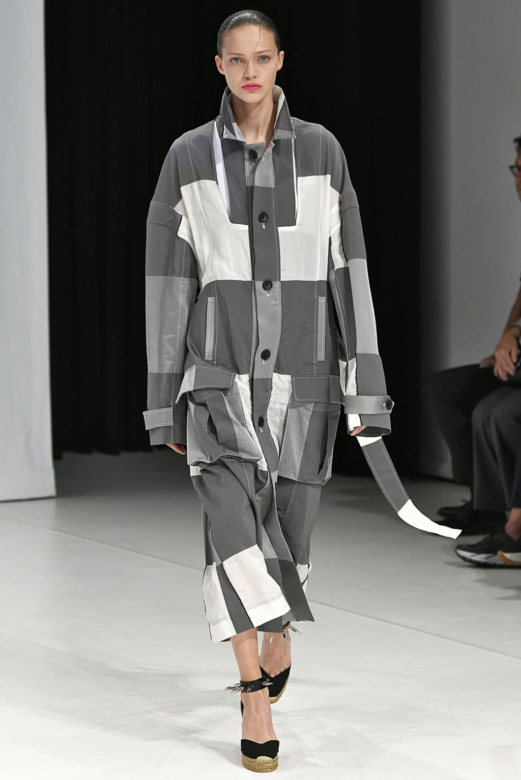 Fashion Week London Spring/Summer 2019 look 8 from the Chalayan collection 女装