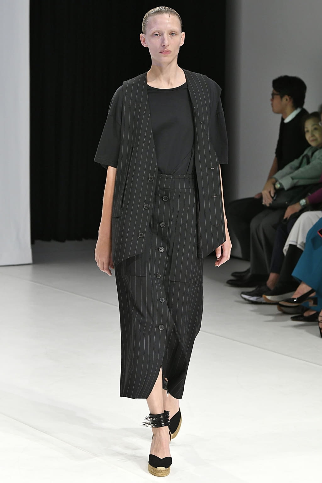 Fashion Week London Spring/Summer 2019 look 10 from the Chalayan collection 女装