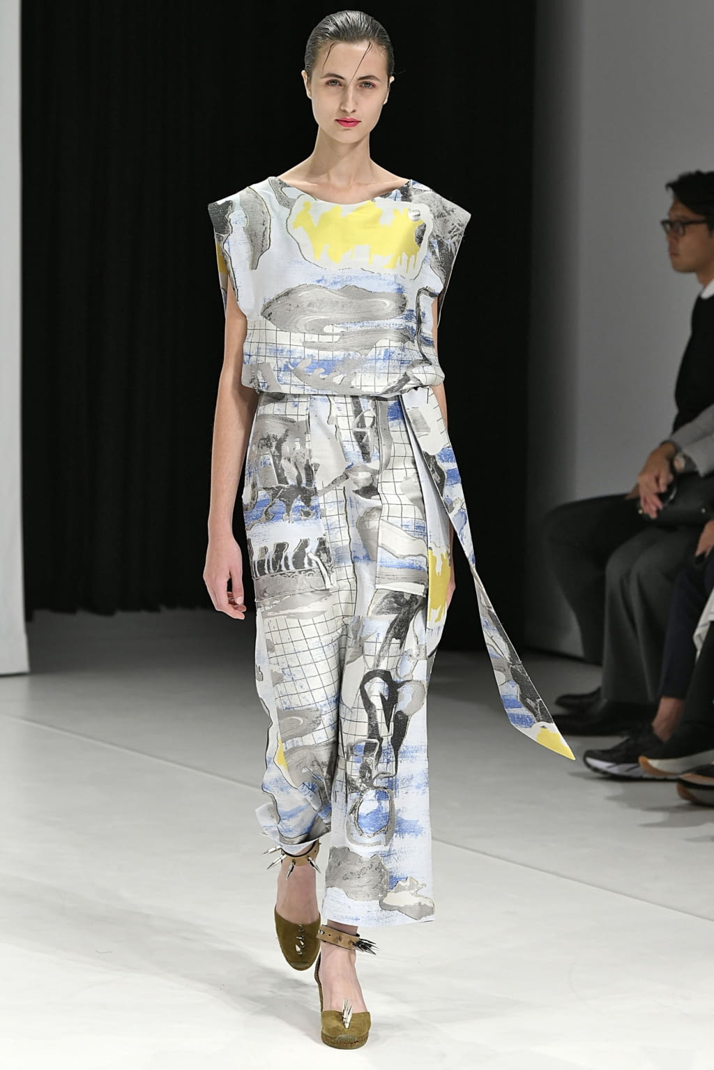 Fashion Week London Spring/Summer 2019 look 17 from the Chalayan collection womenswear