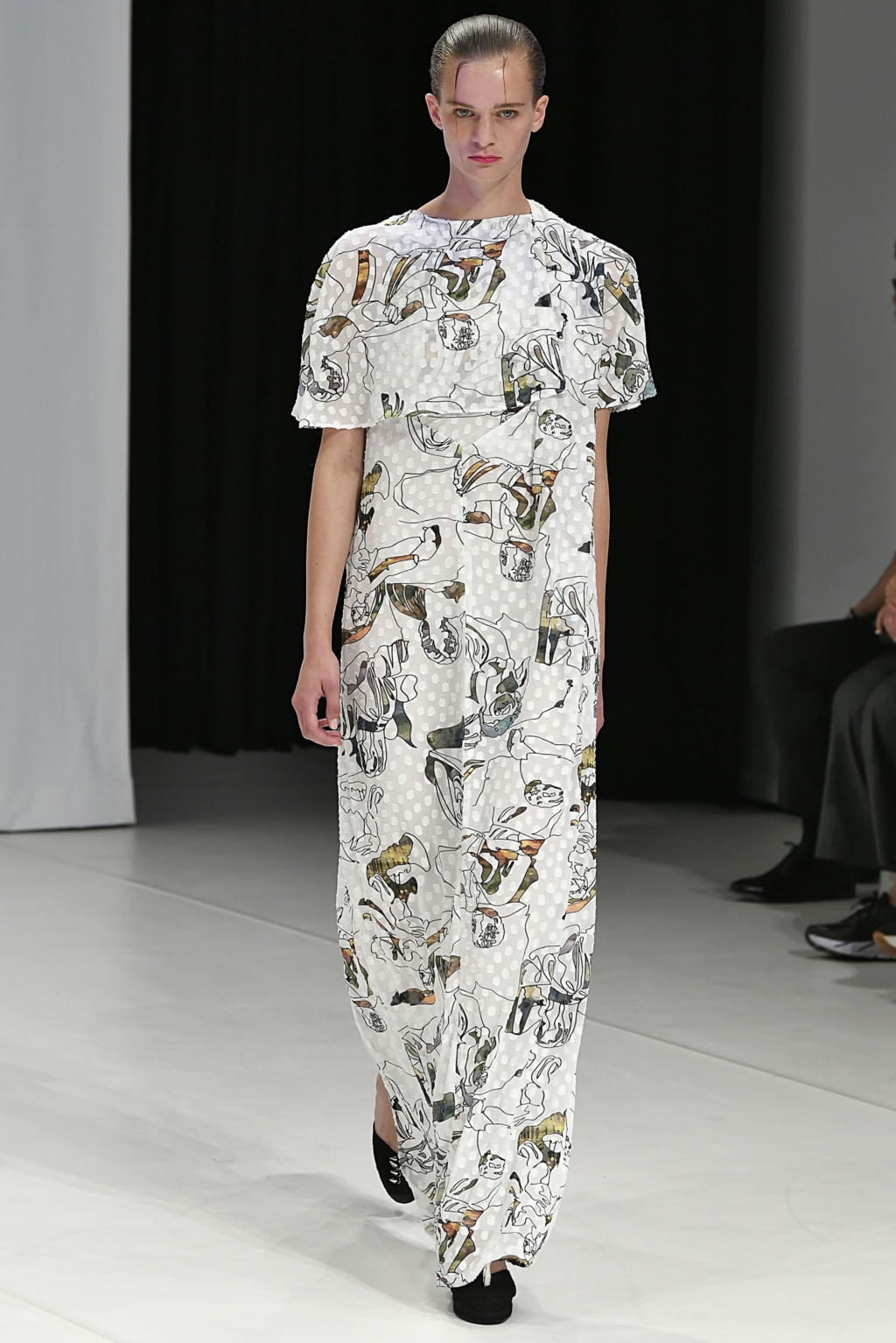 Fashion Week London Spring/Summer 2019 look 34 from the Chalayan collection womenswear