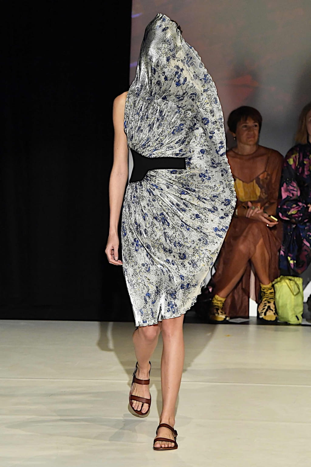 Fashion Week London Spring/Summer 2020 look 2 de la collection Chalayan womenswear