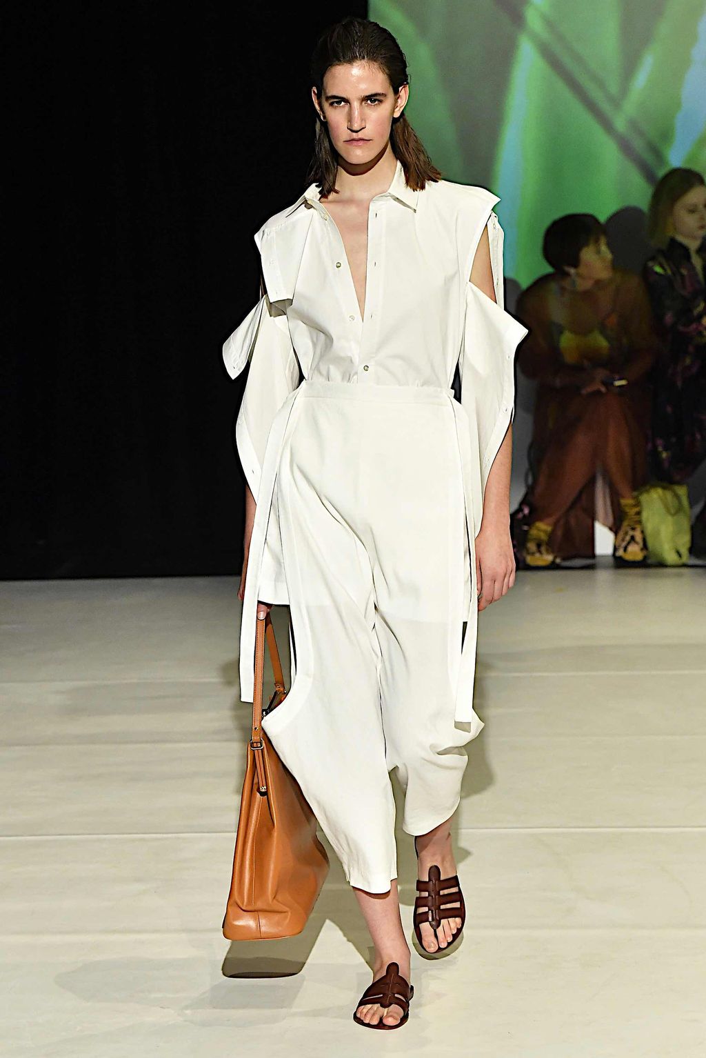 Fashion Week London Spring/Summer 2020 look 20 from the Chalayan collection 女装