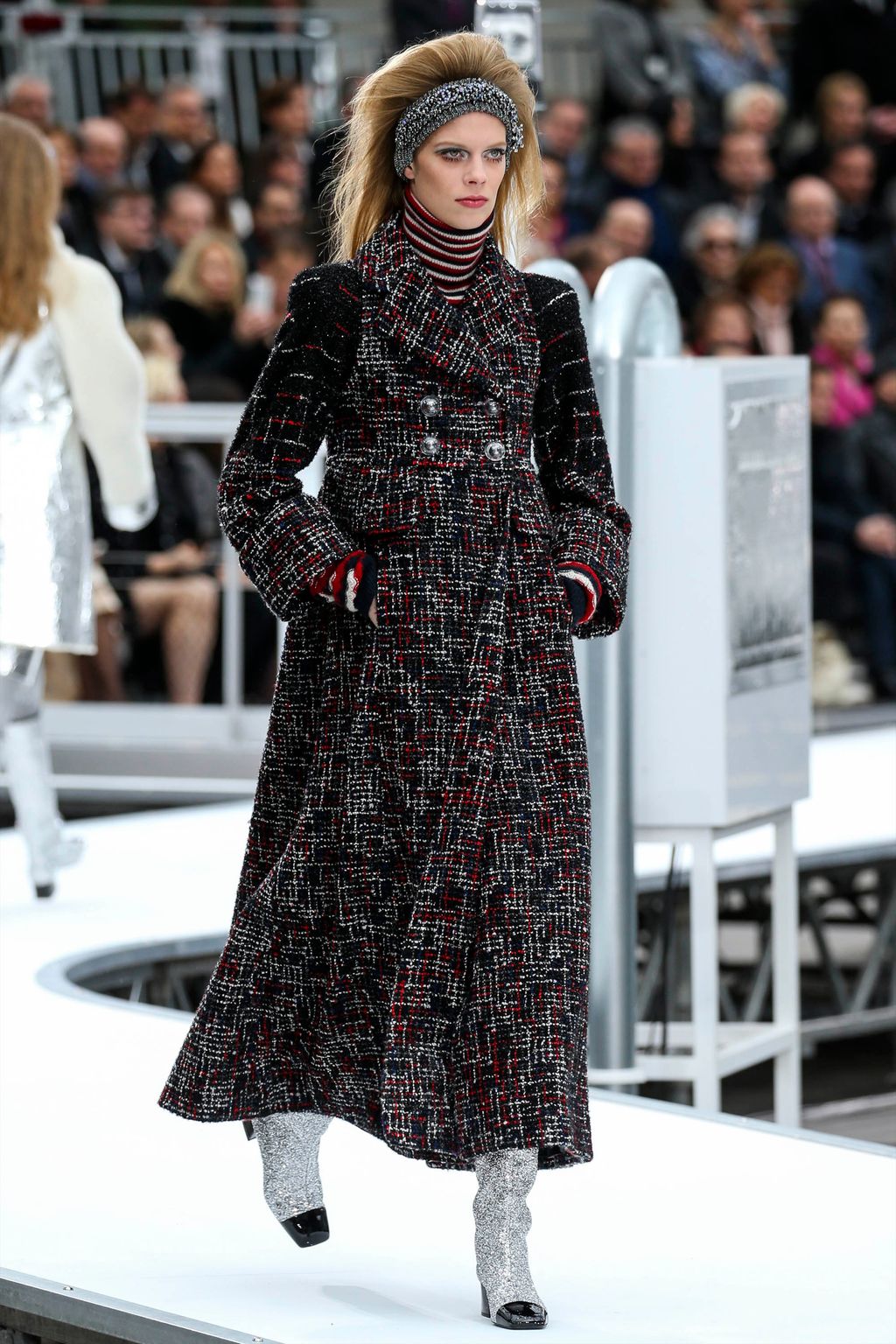 Fashion Week Paris Fall/Winter 2017 look 15 from the Chanel collection womenswear