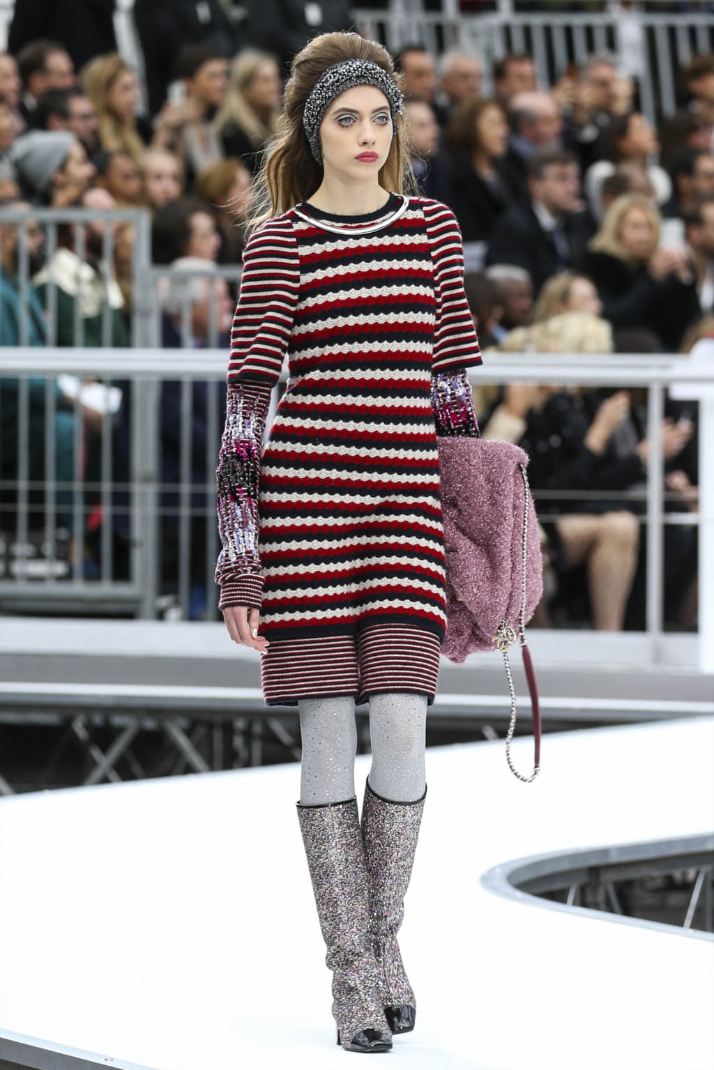 Fashion Week Paris Fall/Winter 2017 look 17 from the Chanel collection womenswear