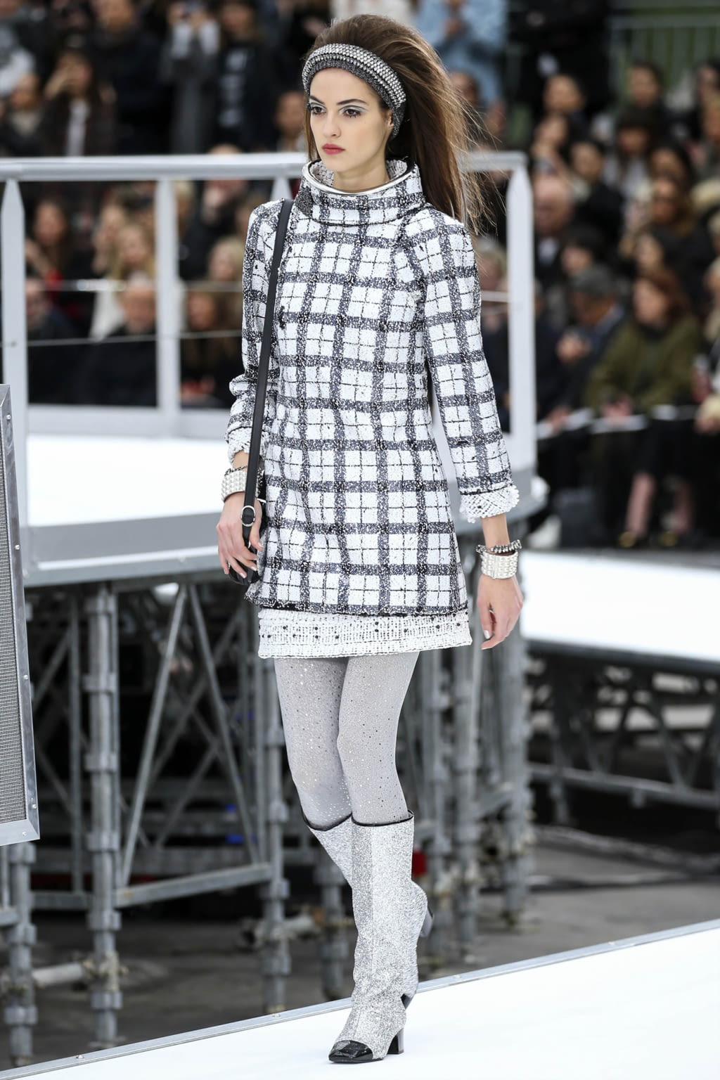 Fashion Week Paris Fall/Winter 2017 look 3 de la collection Chanel womenswear
