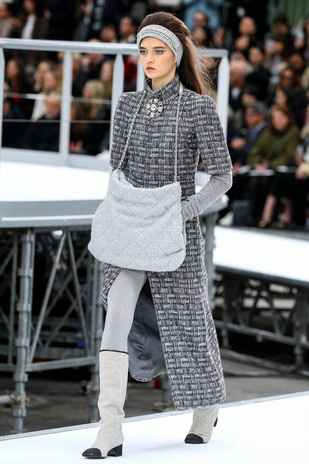 Fashion Week Paris Fall/Winter 2017 look 4 de la collection Chanel womenswear