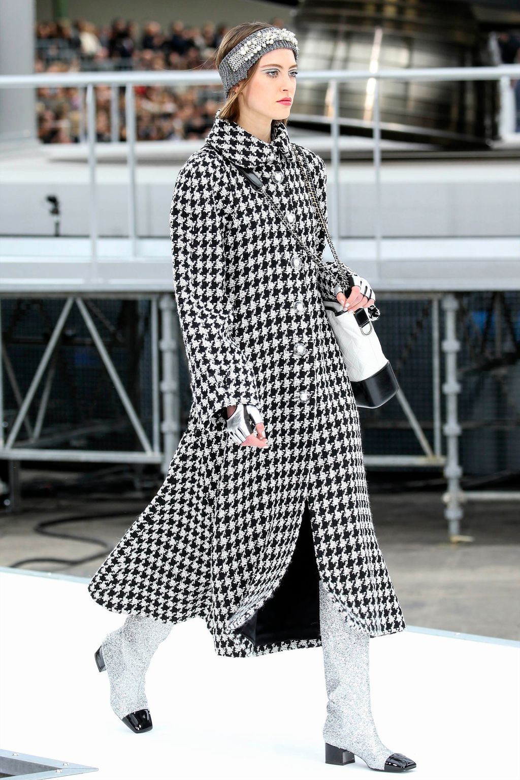 Fashion Week Paris Fall/Winter 2017 look 23 de la collection Chanel womenswear