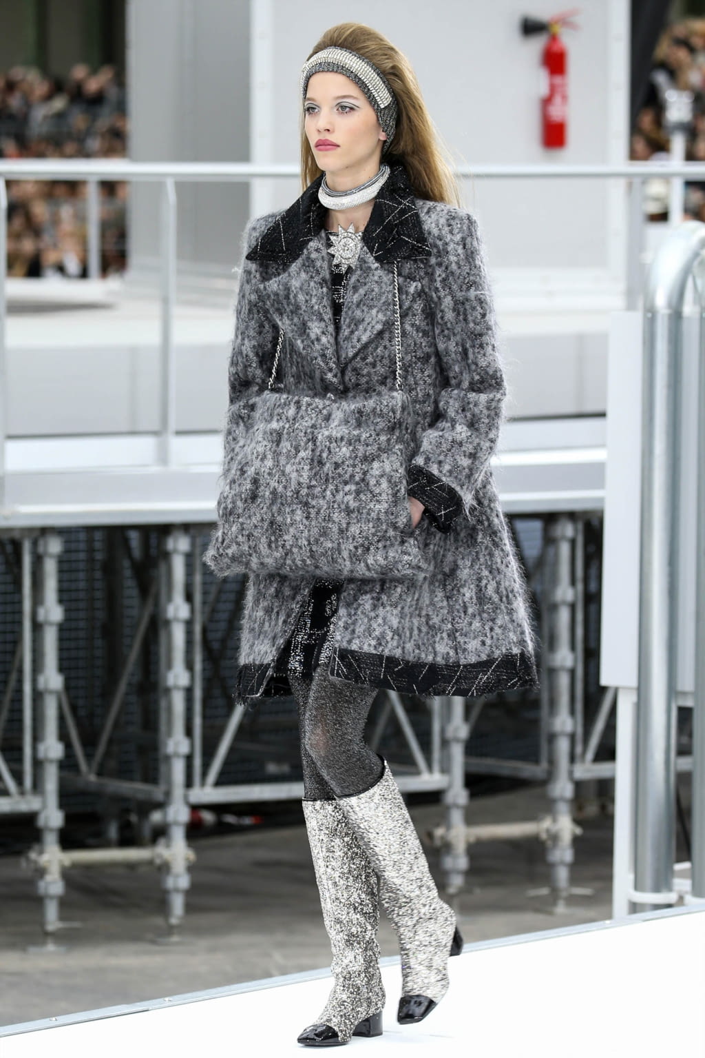 Fashion Week Paris Fall/Winter 2017 look 11 from the Chanel collection 女装