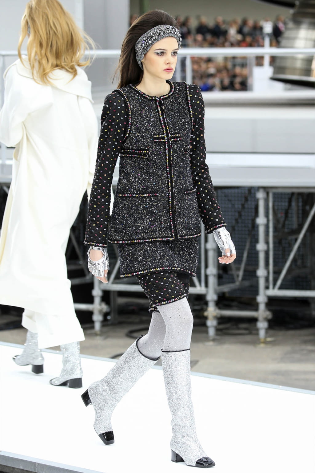 Fashion Week Paris Fall/Winter 2017 look 27 from the Chanel collection womenswear