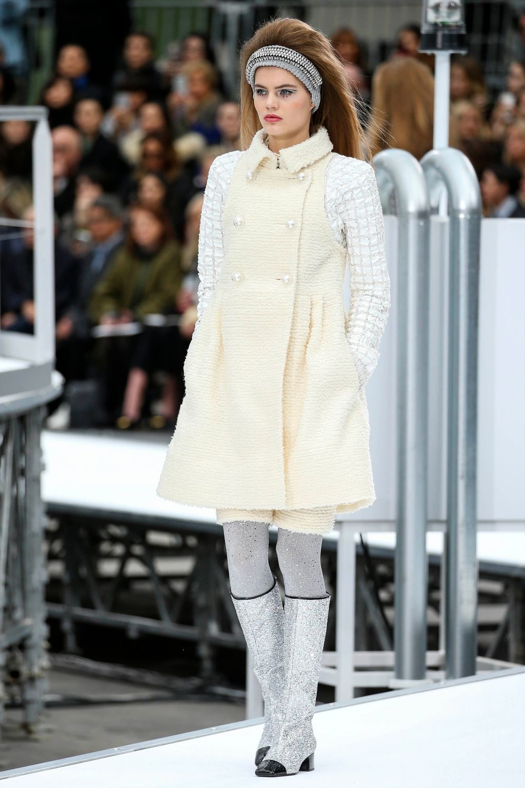 Fashion Week Paris Fall/Winter 2017 look 33 from the Chanel collection womenswear