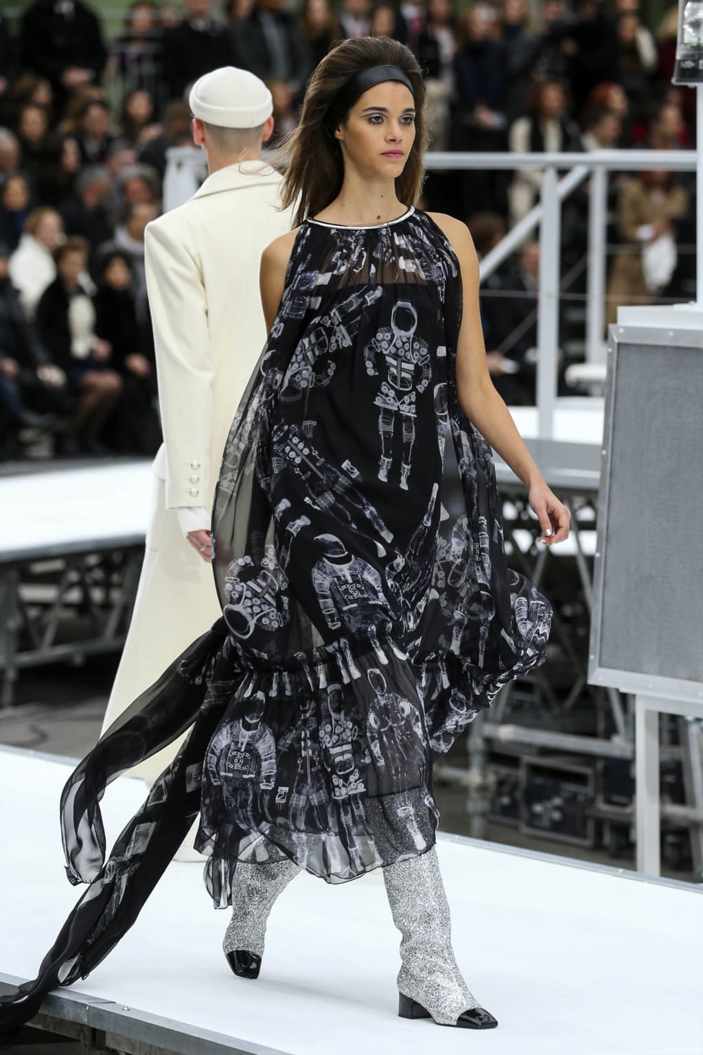 Fashion Week Paris Fall/Winter 2017 look 57 de la collection Chanel womenswear