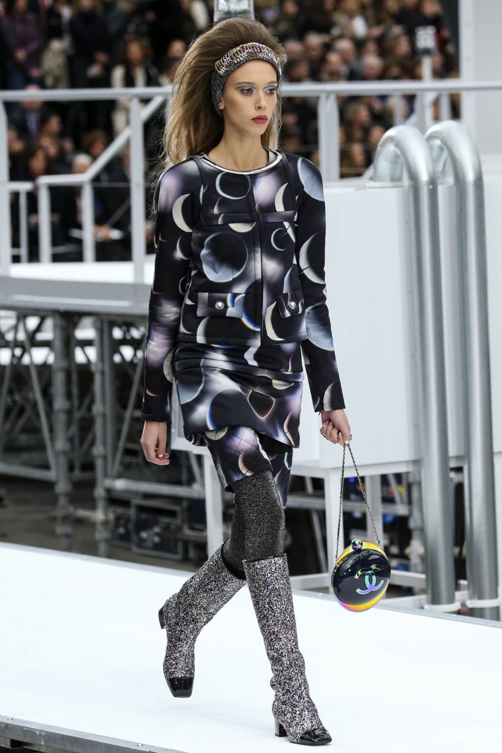 Fashion Week Paris Fall/Winter 2017 look 59 de la collection Chanel womenswear