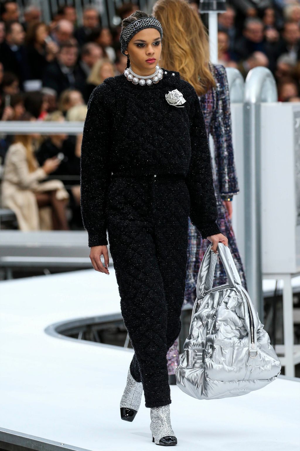 Fashion Week Paris Fall/Winter 2017 look 73 from the Chanel collection 女装