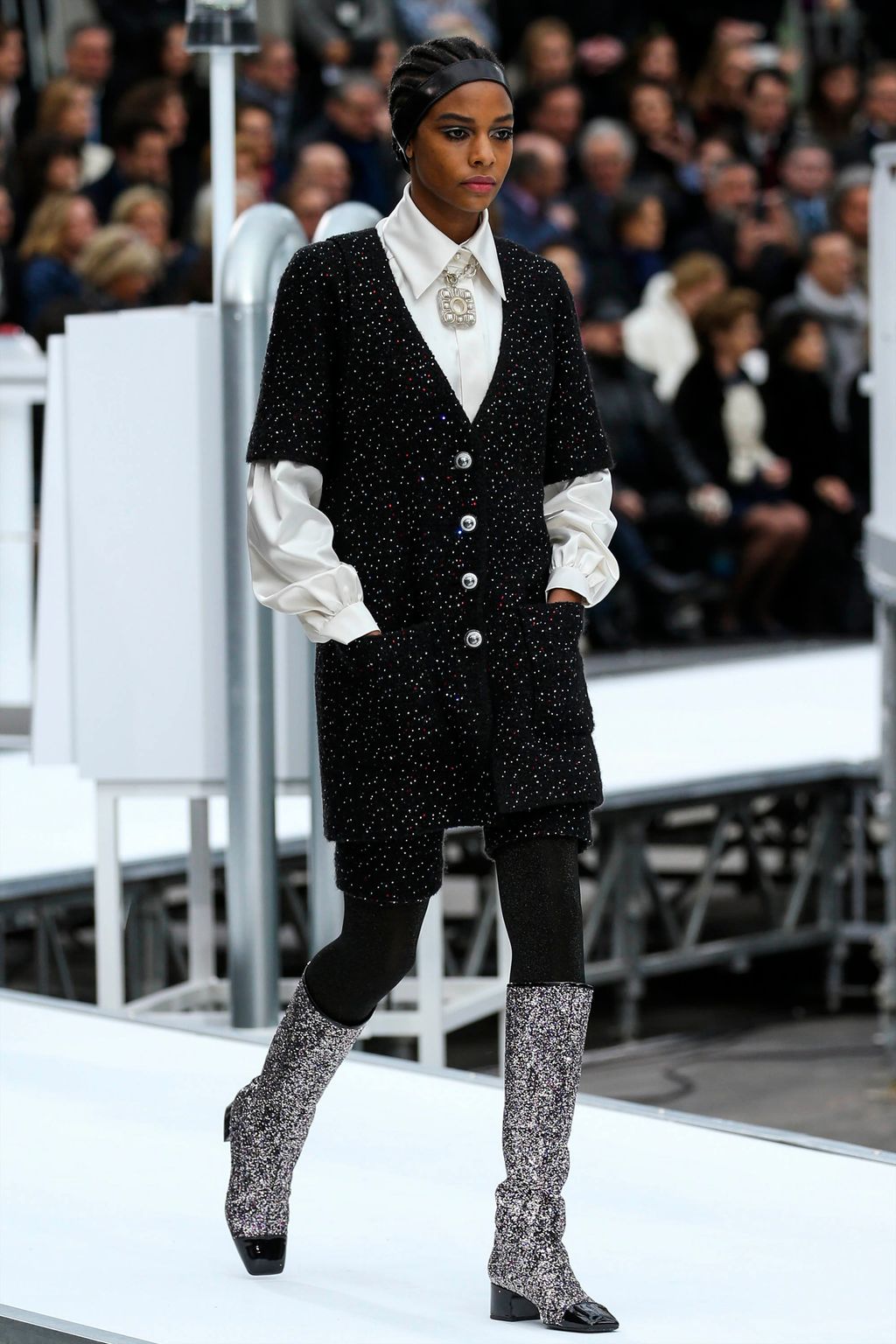 Fashion Week Paris Fall/Winter 2017 look 74 from the Chanel collection 女装